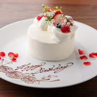 【アニバーサリーランチ】選べるメインなど全4皿＋記念日ケーキ〈誕生会・記念日・女子会・推し活〉