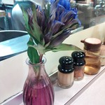 春木屋 - カウンター上の本日の花（H25.11.8撮影）