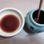 春木屋 - 餃子のタレと自家製ラー油（H25.11.8撮影）