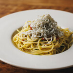 Peperoncino spaghetti with whitebait and green seaweed