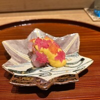 京味 もと井 - 金目鯛　藁焼き　黄身酢　もみじ型の京人参と紅芯大根