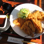 国境食堂 - とんかつ定食(大)　1800円(税込)
