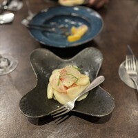 オッジ ダルマット 西麻布店 - 季節のフルーツとトマトのパスタ