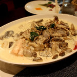 ジャンジャンブル - 「海老・サーモン・きのこ・貝柱のクリームソース」です。