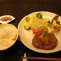 御二九と八さい はちべー - 牛タンハンバーグ