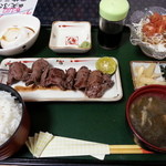 Doshi Guwa - 伊江牛の牛串ステーキセット（１０００円）です。