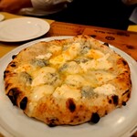 ピッツェリア パーレンテッシ - 【ピッツァ②】クアットウロ・フォルマッジ