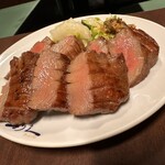 牛たん炭焼き 利久 - しっかりと下味付けした牛たん極焼