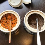 かおりひめ - 卓上の七味と黒め塩
