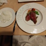 特選近江牛レストラン ティファニー - 近江牛のフィレステーキランチ？それなりに美味いよヤッパリ。あっ、ライスの米良かった。