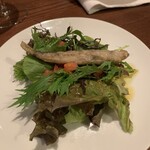 Wine Bar Maiale - お通し　サラダにメヒカリのフライ