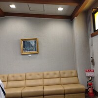特選近江牛レストラン ティファニー - 平日お昼の2時40分でも待たねば。流行ってんねぇ。