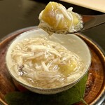 道人 - ④丹波栗の飯蒸、渡り蟹の餡かけ
      ～とろとろの渡り蟹餡かけの下には大きな丹波栗が潜んでいる。間人蟹ではなくワタリガニも美味しい。