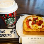 Starbucks Coffee - ストロベリーメリークリームティーラテ•セミドライトマトのピザトースト　¥991