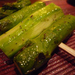 池袋 はなれ - アスパラ串＠ズームアップ