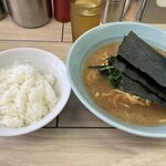 Rasu ta - ラーメン　850円（麺かため）
                        ライス　100円