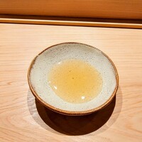 一宇 - 今日の食前酒は黄色い菊花と生姜を漬け込んだ御酒