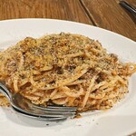 ビッケ - ミートソースに強烈なブラックペッパーは相性いい