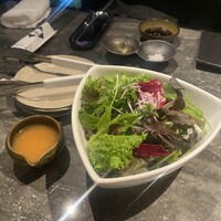 米沢牛上杉 銀座本店 - 10種の新鮮野菜サラダ