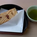 たい吉 - 小倉あん　サービスのお茶