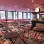 花畑牧場 - 店内２階～めっちゃオシャレ～ピンクだぁ～