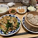 だるま焼売 - 台湾焼そばと焼売の定食