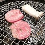ユッケ 焼肉 生サムギョプサル 手打ち冷麺 ハヌリ - 牛タンランチ
