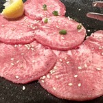 ユッケ 焼肉 生サムギョプサル 手打ち冷麺 ハヌリ - 牛タンランチ