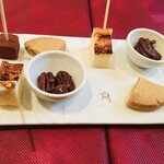 ビストロ タカ - 小菓子も全部シェフの手作り◎昔はフィッシュボーンで小菓子のピックまで手作りだった時もあります