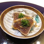 鮨 たかはま - 戻りガツオ 玉ねぎと大根おろしのタレ