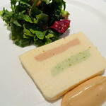 ビストロ タカ - 地味なんだけど、帆立などの海鮮で作られたテリーヌ。めちゃくちゃ旨みの塊で、これもワイン泥棒だった！！美味しすぎるー