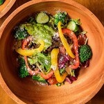 Vegetable-rich green salad