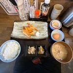 うまい魚が食べたくて - 鮭バラす定食 950円
            トッピング
            玉子 100円
            納豆 100円