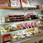 金亀館 高山店 - 商品ディスプレイ