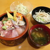 寿司久 - 【ランチサービス】ちらし丼（お吸い物，サラダ，ミニ麺付）