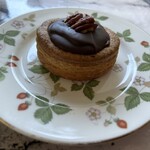 ハセガワベーカリー - チョコレートカップケーキ　130円　どのパンもリーズナブルなお値段です。お味はお値段以上で素晴らしい