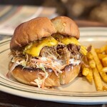 ザ スモーク クラブ - 料理写真:名物プルポサンド！