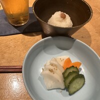 五反田 鳥心 - お通しの糠漬けと梅おろし