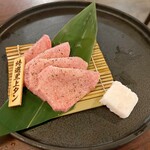 Miyakogyuu Yakiniku Tamashiro - 特選黒上タン塩（1,800円税込）