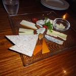 マティーナ - チーズ10点盛り合わせ　乾燥いちじくもあった