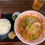 らーめん令和 - 料理写真:味噌ラーメン　700円　＋　Ａセット　230円(餃子半ライス)