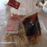 Marugame Seimen - うどん弁当と野菜かき揚げ