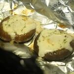Grilled shiitake mushrooms with cheese (2 pieces)