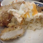 六助うどん - どんぶりの断面