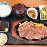 ステーキ&ハンバーグ 前田亭 - 熟成赤身牛・L定食