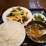 杭州園 - 豚肉きくらげ玉子定食1100円