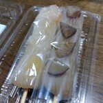 さくらの夢見屋 - 右　栗餡、左　白桃餡