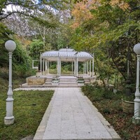 アルベルゴ・バンブー - 庭園(外観右奥)