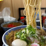 Chuuka Soba Fujita - 麺は林製麺のパッツんストレート