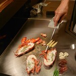 銀座響ブッフ - オマール海老の調理中